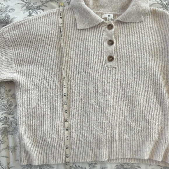 Collared beige sweater with 3 buttons - Picture 4 of 6